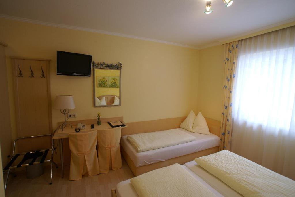 Gasthof Hotel Zur Post Ferlach Bilik gambar