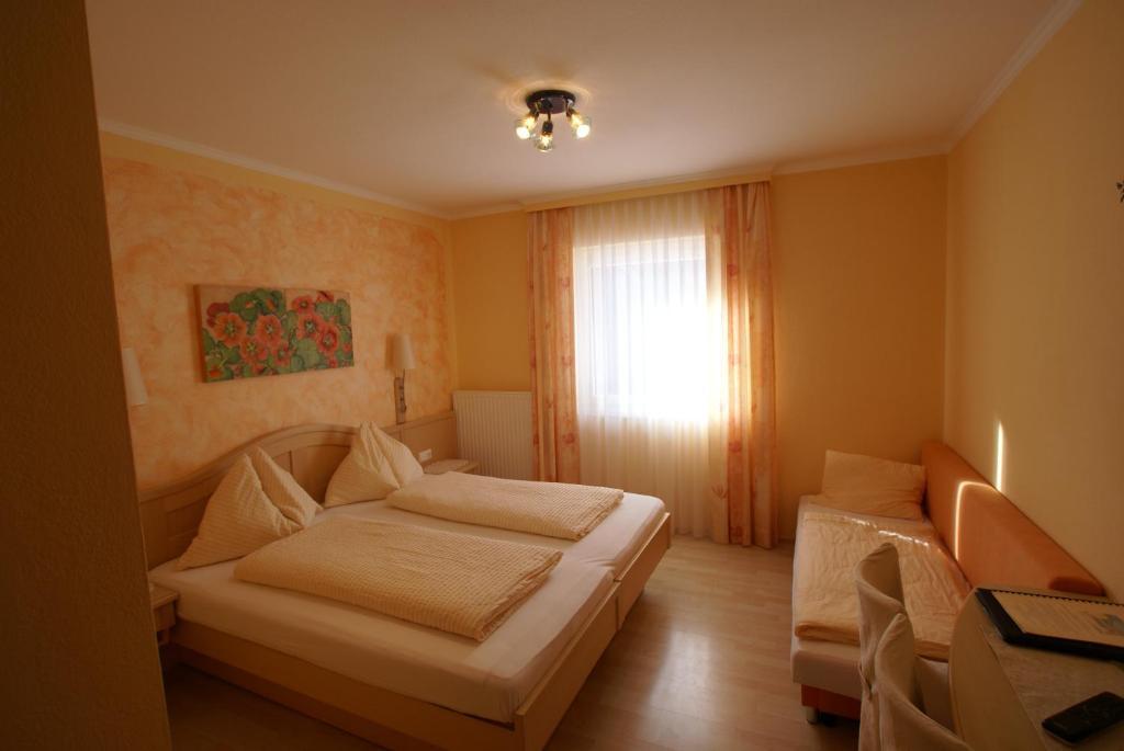 Gasthof Hotel Zur Post Ferlach Bilik gambar