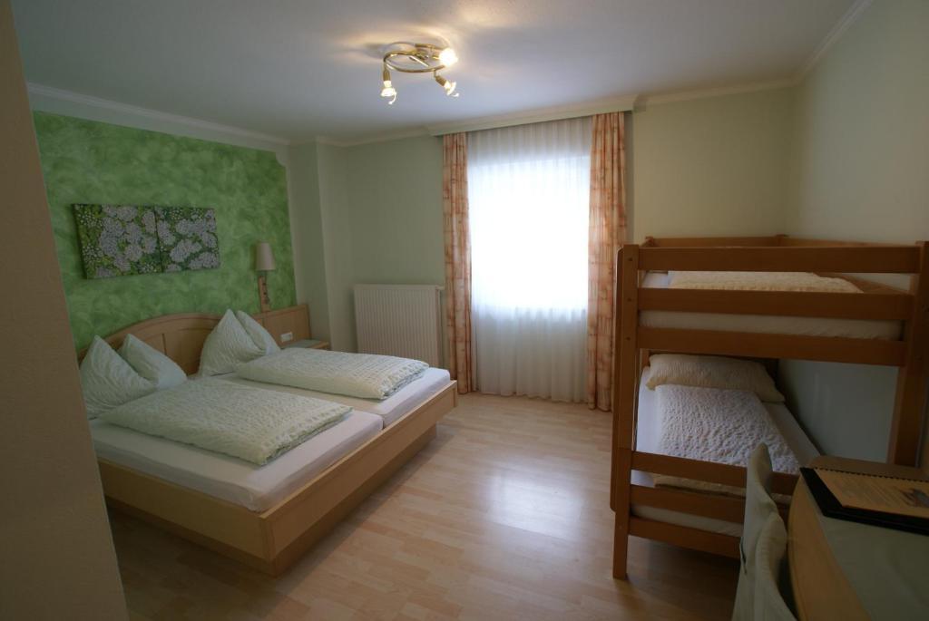 Gasthof Hotel Zur Post Ferlach Bilik gambar