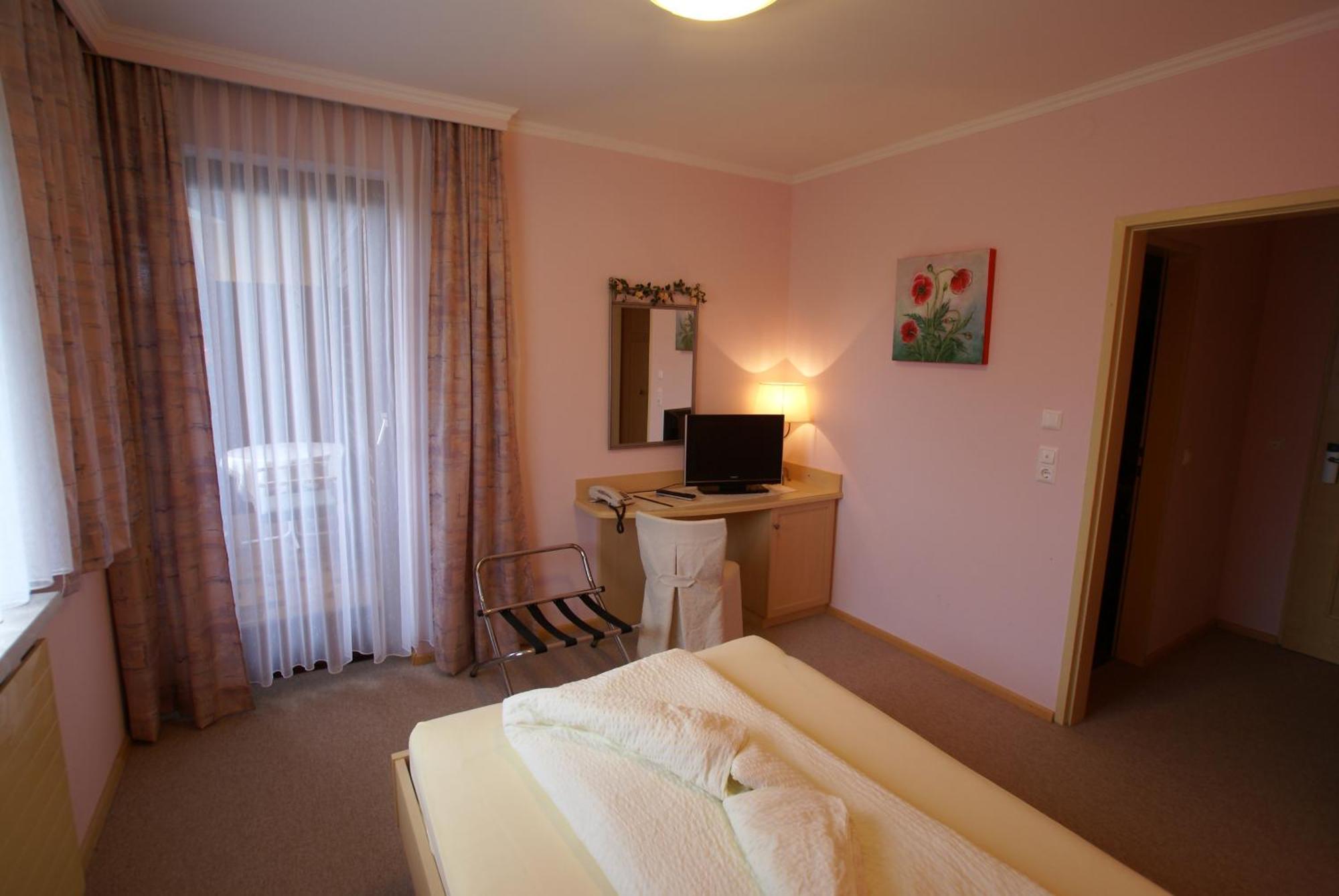 Gasthof Hotel Zur Post Ferlach Luaran gambar