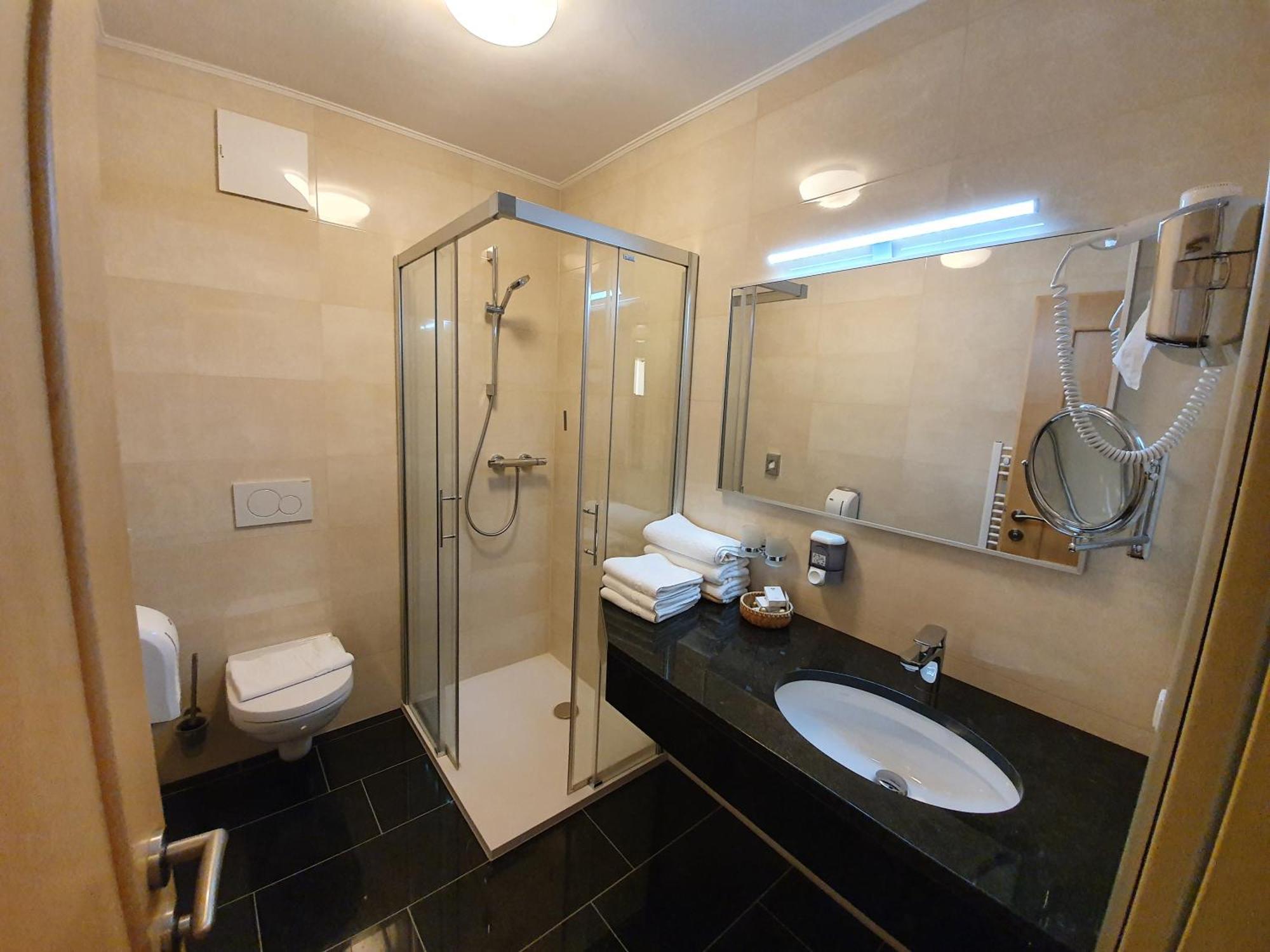 Gasthof Hotel Zur Post Ferlach Luaran gambar