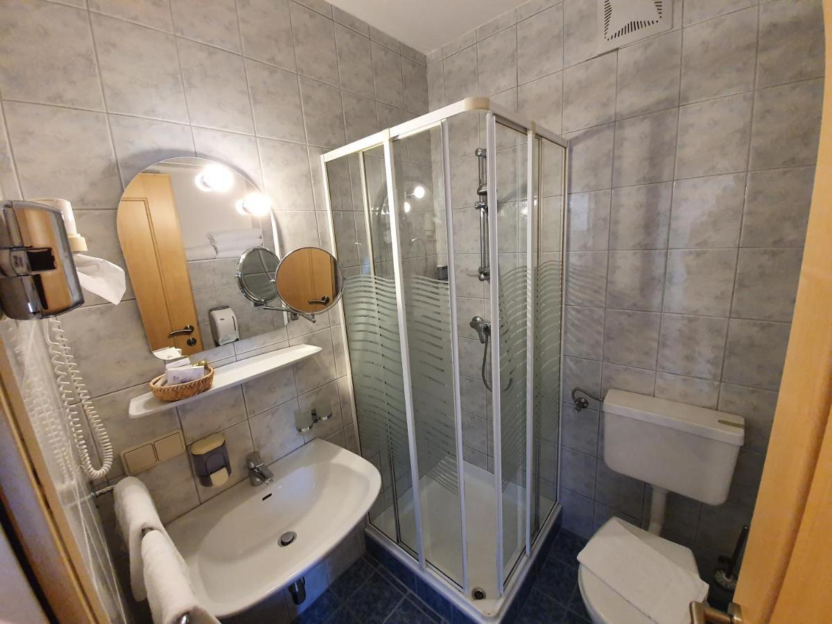 Gasthof Hotel Zur Post Ferlach Luaran gambar